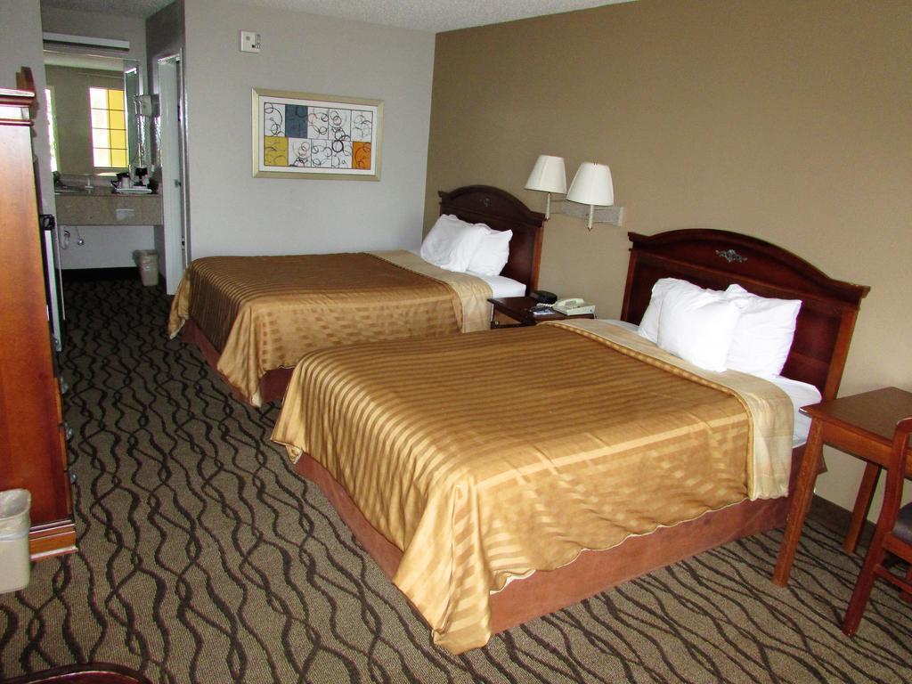 Days Inn & Suites By Wyndham Fort Valley Exterior photo