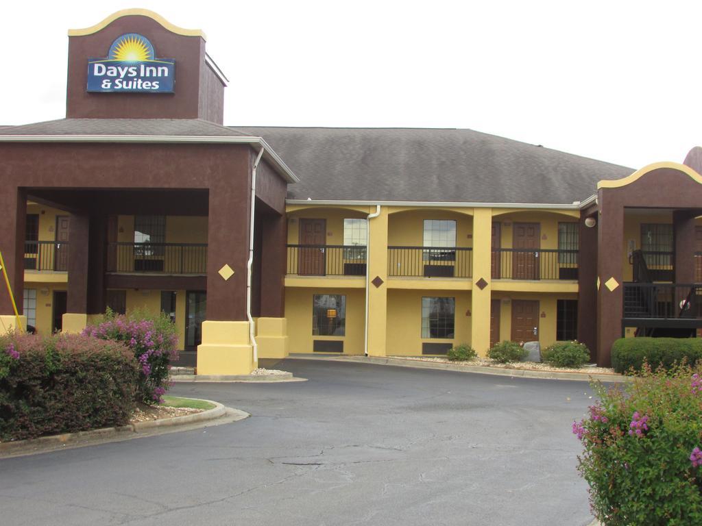 Days Inn & Suites By Wyndham Fort Valley Exterior photo