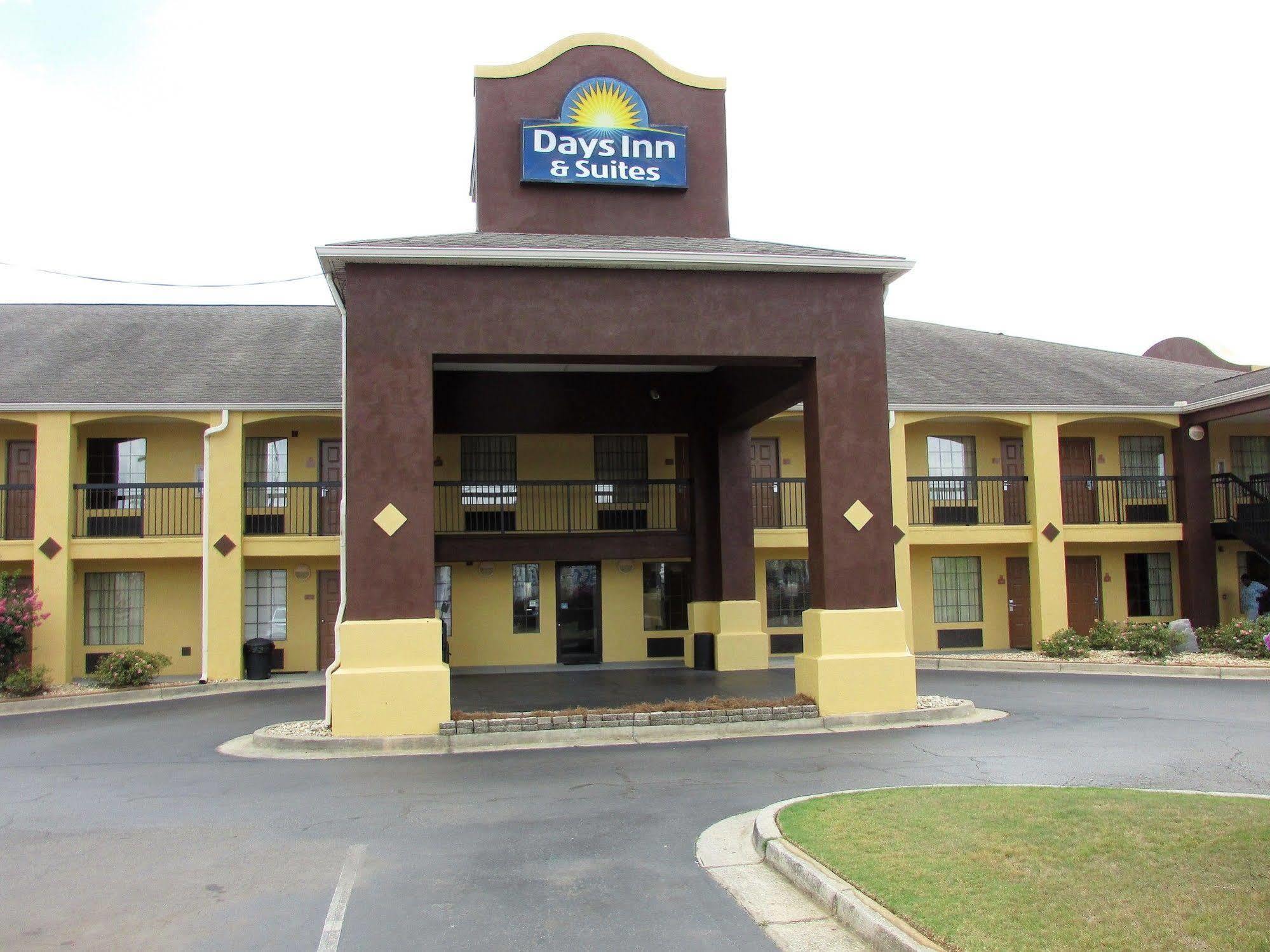 Days Inn & Suites By Wyndham Fort Valley Exterior photo